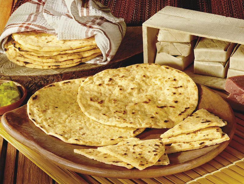 Receta de arepas tradicionales hechas con harina de maíz
