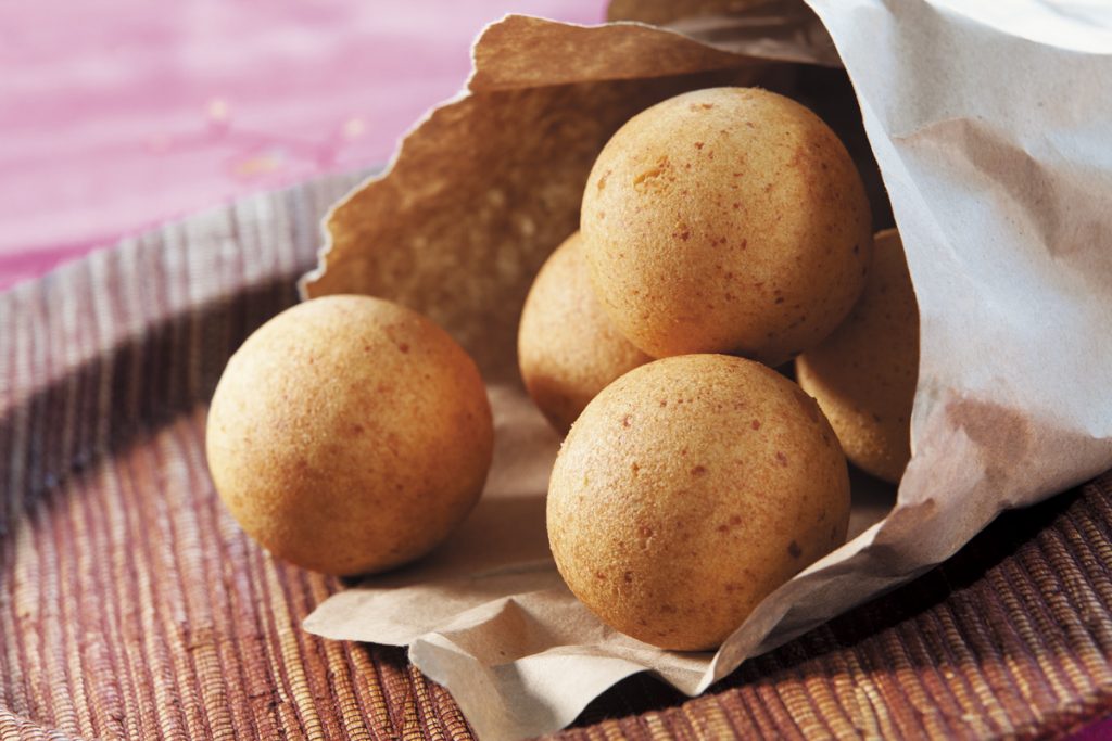 Buñuelos colombianos hechos con harina de maíz Doñarepa Buñuelos colombianos hechos con harina de maíz Doñarepa