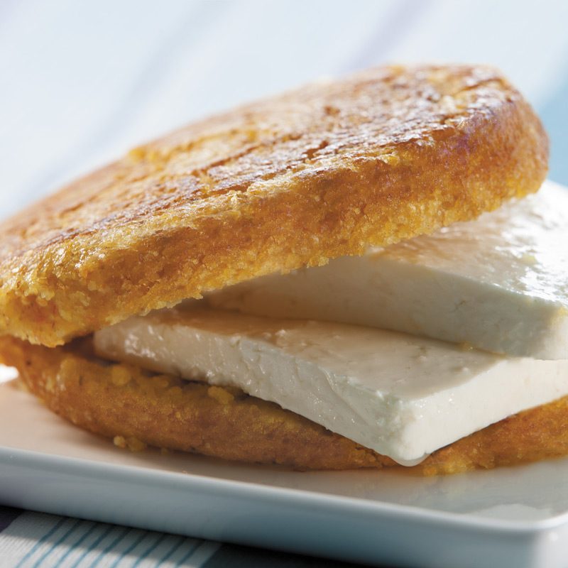 Choclo con queso hecho con harina de maíz