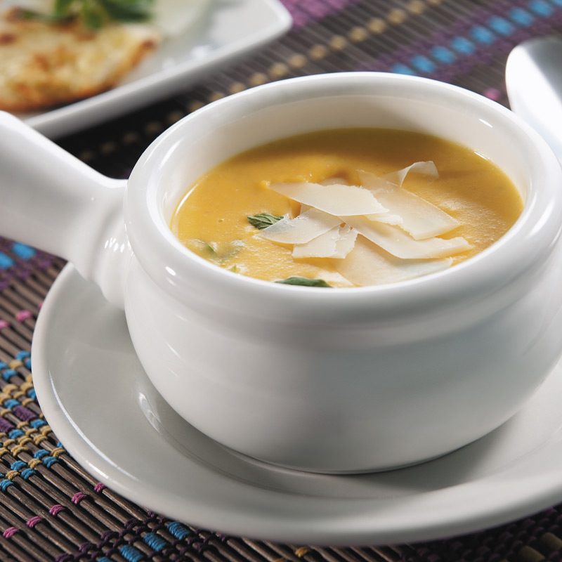 Crema de zapallo acompañada con productos Doñarepa