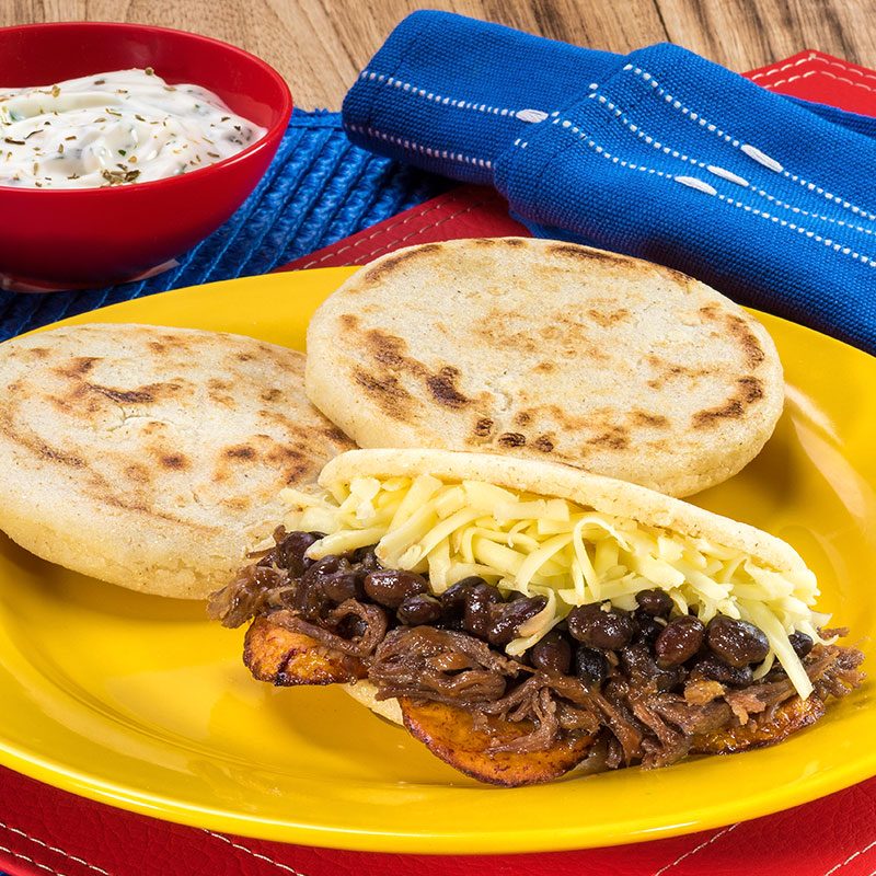 Receta de arepa pabellón hecha con productos Doñarepa
