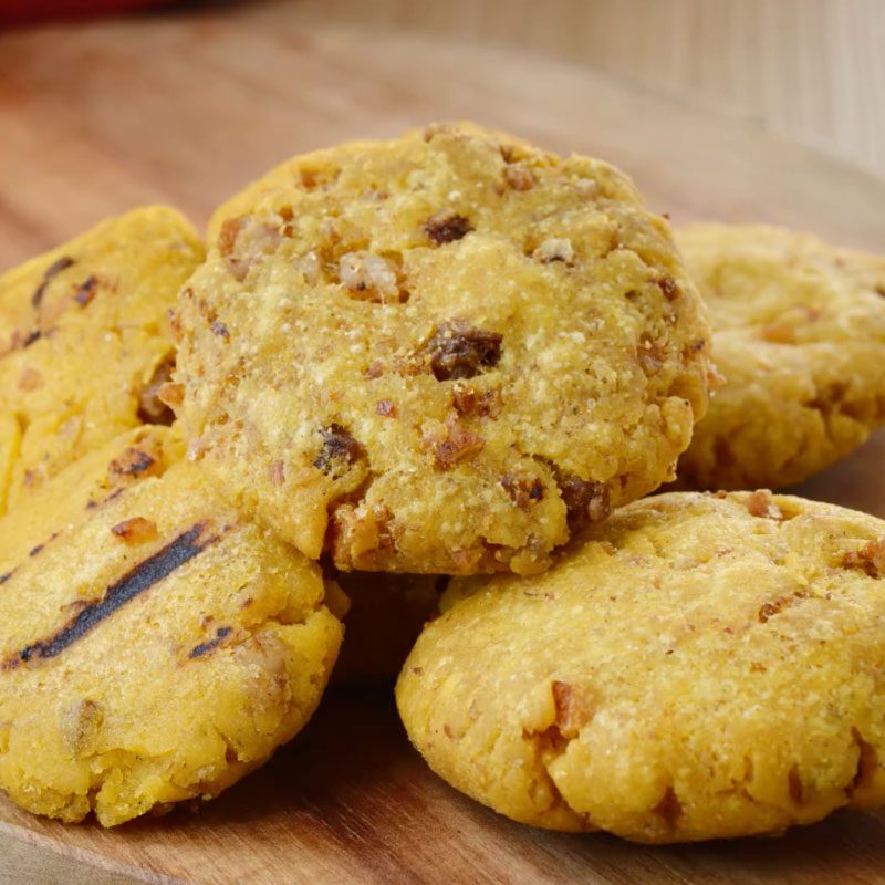 Arepas de maíz con chicharrón hechas con Doñarepa