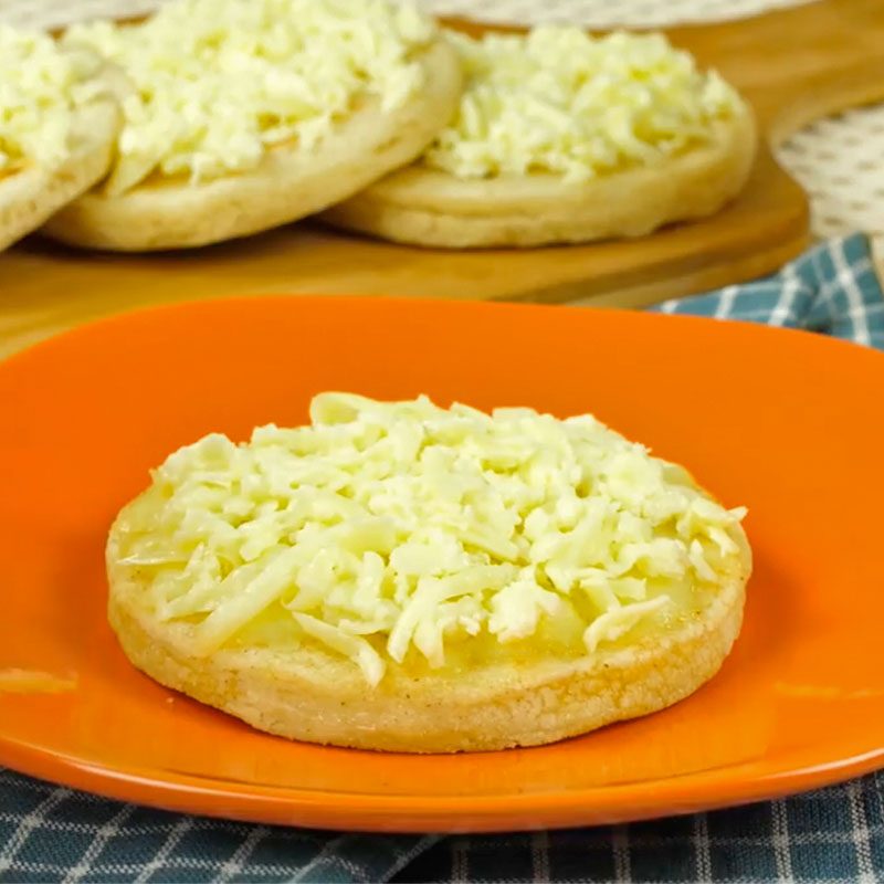 Arepa con queso rallado y harina precocidad